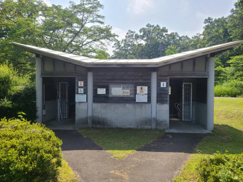 牛野ダムキャンプ場トイレ