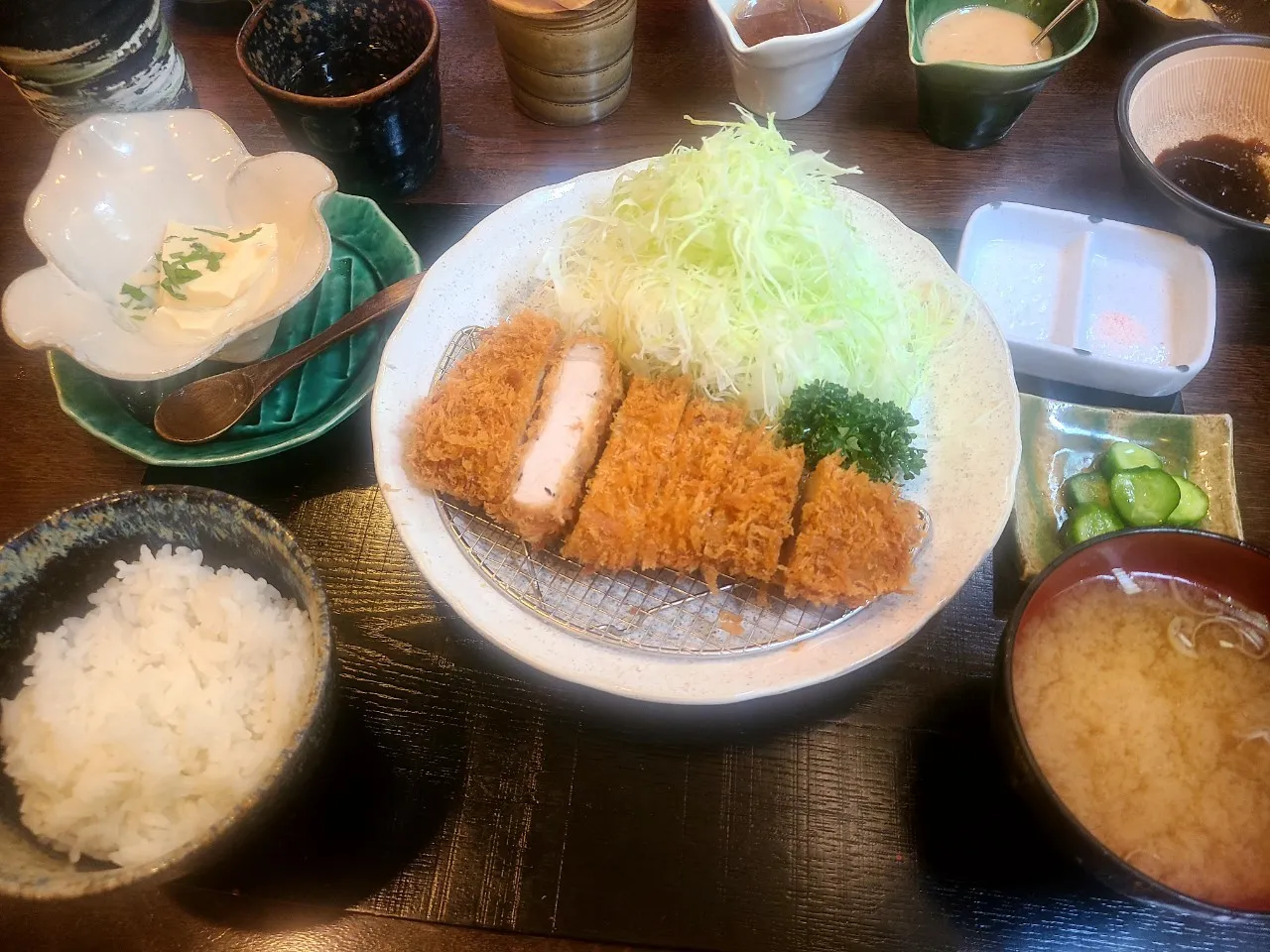 『とんかつ梨庵』カフェのような店内でいただくとんかつは衝撃の旨さ！【仙台の隠れた名店】